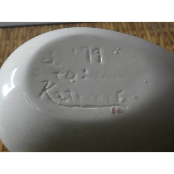 Vintage 1975 Bell Ceramics Trinket Egg - Personalized, Handmade & Hand Painted - Picture 4 of 4